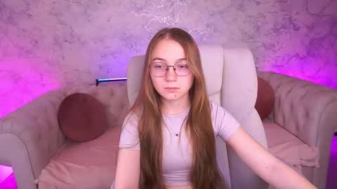 arrinawair online show from December 19, 2025, 8:54 am