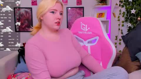 art_lovee_ online show from December 22, 2025, 1:35 am