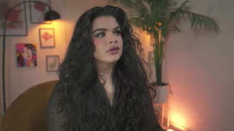 Chloe  online show from November 22, 2025, 5:01 pm