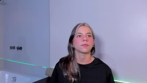 artemisablake online show from December 17, 2024, 9:05 pm