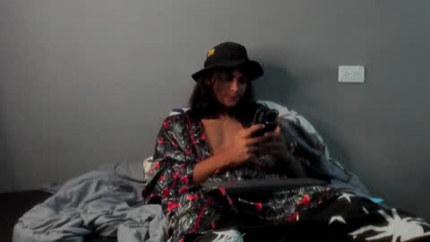 Snapshot of arthur_hunter chatting on February 7, 2025, 4:06 am I AM HERE online show from February 7, 2025, 4:06 am