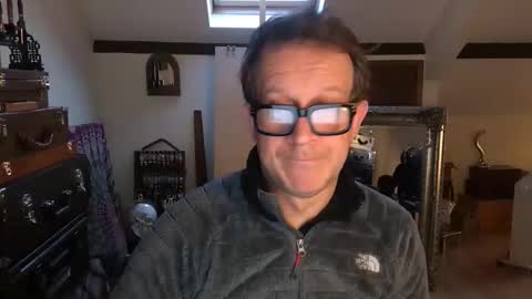 artisterotic online show from November 19, 2025, 8:36 am