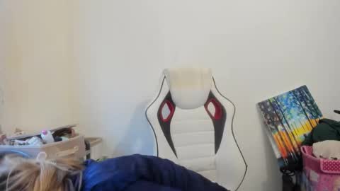 Snapshot of artsyandcraftsy_ chatting on October 20, 2025, 3:01 pm MIA online show from October 20, 2025, 3:01 pm