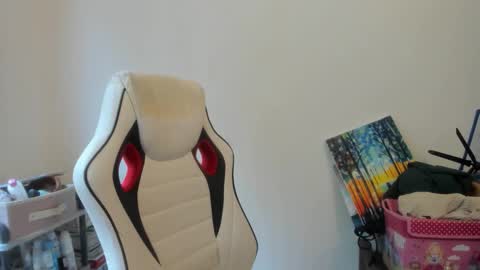 Snapshot of artsyandcraftsy_ chatting on October 21, 2025, 6:58 am MIA online show from October 21, 2025, 6:58 am