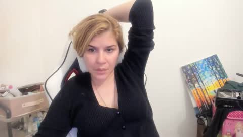 Snapshot of artsyandcraftsy_ chatting on October 22, 2025, 9:03 pm MIA online show from October 22, 2025, 9:03 pm