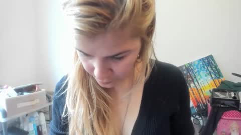 Snapshot of artsyandcraftsy_ chatting on October 23, 2025, 9:52 am MIA online show from October 23, 2025, 9:52 am