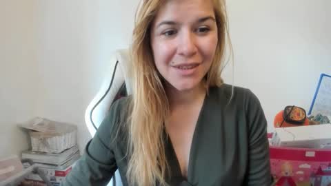 Snapshot of artsyandcraftsy_ chatting on November 2, 2025, 11:45 am MIA online show from November 2, 2025, 11:45 am