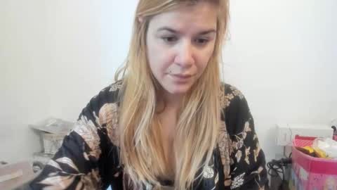 Snapshot of artsyandcraftsy_ chatting on November 9, 2025, 10:57 am MIA online show from November 9, 2025, 10:57 am