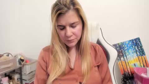 Snapshot of artsyandcraftsy_ chatting on November 12, 2025, 10:30 pm MIA online show from November 12, 2025, 10:30 pm