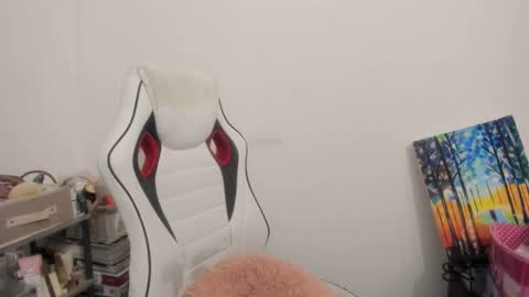 Snapshot of artsyandcraftsy_ chatting on November 13, 2025, 10:41 pm MIA online show from November 13, 2025, 10:41 pm