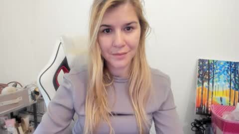 Snapshot of artsyandcraftsy_ chatting on November 15, 2025, 11:29 am MIA online show from November 15, 2025, 11:29 am