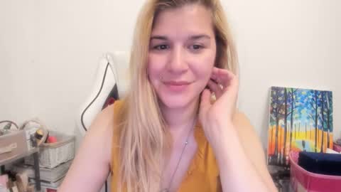 Snapshot of artsyandcraftsy_ chatting on November 15, 2025, 11:32 pm MIA online show from November 15, 2025, 11:32 pm