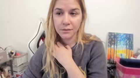 Snapshot of artsyandcraftsy_ chatting on November 16, 2025, 11:38 am MIA online show from November 16, 2025, 11:38 am