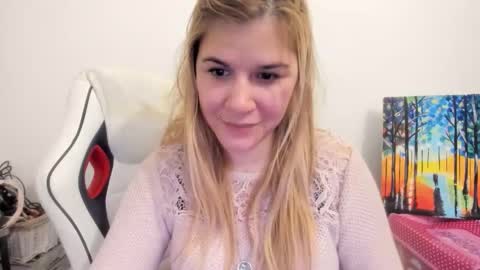 Snapshot of artsyandcraftsy_ chatting on November 19, 2025, 7:25 pm MIA online show from November 19, 2025, 7:25 pm