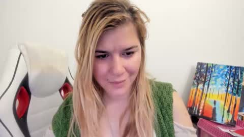 Snapshot of artsyandcraftsy_ chatting on November 21, 2025, 10:36 am MIA online show from November 21, 2025, 10:36 am