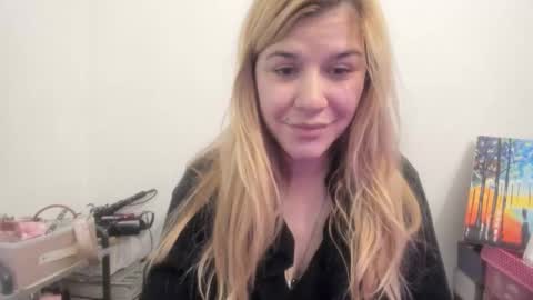 Snapshot of artsyandcraftsy_ chatting on November 22, 2025, 11:53 am MIA online show from November 22, 2025, 11:53 am