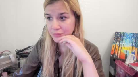 Snapshot of artsyandcraftsy_ chatting on November 23, 2025, 1:55 pm MIA online show from November 23, 2025, 1:55 pm