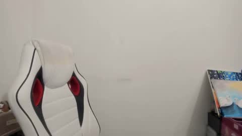 Snapshot of artsyandcraftsy_ chatting on November 27, 2025, 11:40 pm MIA online show from November 27, 2025, 11:40 pm