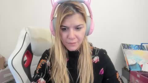 Snapshot of artsyandcraftsy_ chatting on November 29, 2025, 12:08 pm MIA online show from November 29, 2025, 12:08 pm