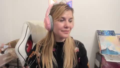 Snapshot of artsyandcraftsy_ chatting on November 30, 2025, 12:14 am MIA online show from November 30, 2025, 12:14 am