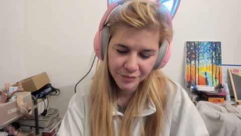 Snapshot of artsyandcraftsy_ chatting on December 2, 2025, 7:53 pm MIA online show from December 2, 2025, 7:53 pm