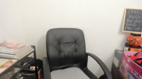 MIA online show from April 8, 2026, 11:43 am