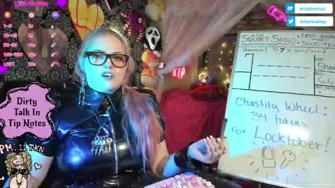 ArtsyHeartsyy online show from October 7, 2025, 2:09 am