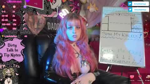 Snapshot of artsyheartsyy chatting on November 18, 2025, 1:33 am ArtsyHeartsyy online show from November 18, 2025, 1:33 am