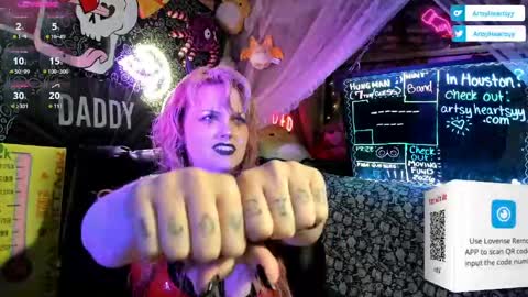 ArtsyHeartsyy online show from April 16, 2026, 12:33 am