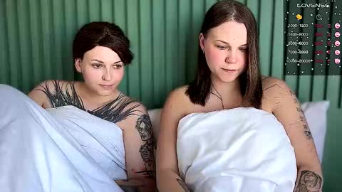Arya brunett and Cassie blond online show from September 22, 2025, 6:59 am