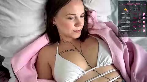 Arya brunett and Cassie blond online show from November 7, 2025, 5:18 am