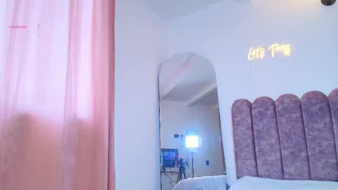 aryascollins online show from October 16, 2025, 1:01 pm