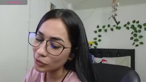 Asena online show from November 27, 2025, 5:37 pm