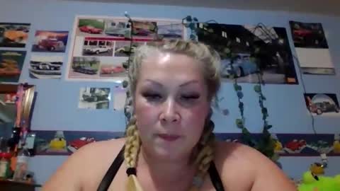 Snapshot of ash0ley chatting on March 27, 2026, 11:04 pm ash0ley online show from March 27, 2026, 11:04 pm