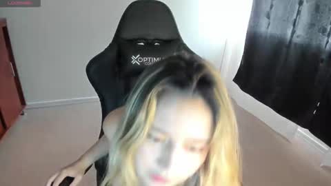 Snapshot of ash_smith1 chatting on October 15, 2025, 9:37 pm ash_smith1 online show from October 15, 2025, 9:37 pm