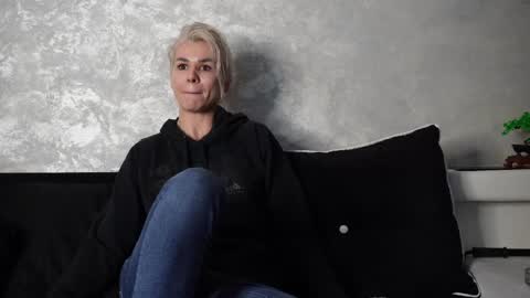 Snapshot of ashadevon_fit chatting on March 2, 2025, 3:05 pm Asha online show from March 2, 2025, 3:05 pm