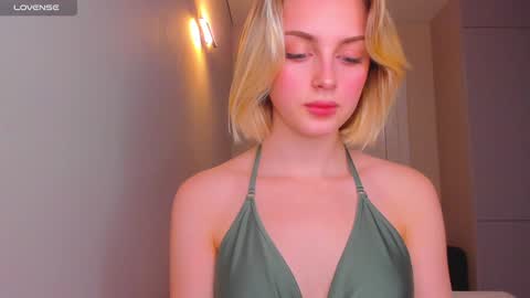 your pretty Ashley online show from December 2, 2024, 5:37 pm