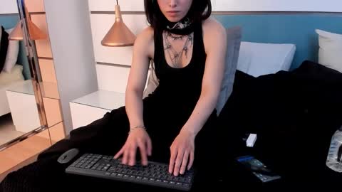 Ashkoreh online show from November 19, 2025, 7:14 pm