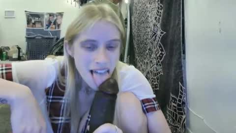 Snapshot of ashleewolfx chatting on November 11, 2025, 10:10 pm Ashlee Wolf online show from November 11, 2025, 10:10 pm