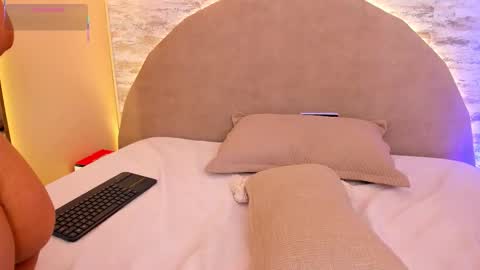 ashley_beaomunt online show from February 24, 2026, 1:31 pm