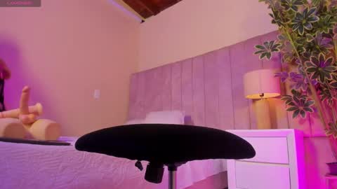 ashley_beaomunt online show from April 15, 2026, 11:17 am