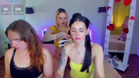 Snapshot of ashley_crashly chatting on May 6, 2026, 7:02 am Alina online show from May 6, 2026, 7:02 am