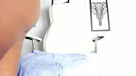 Ashley Cotez online show from March 6, 2025, 3:02 pm