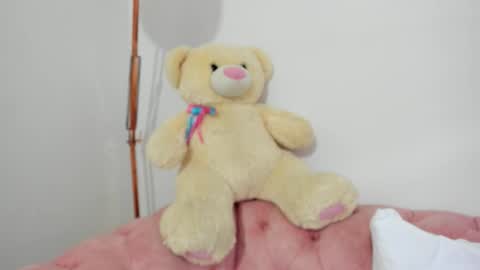 Snapshot of ashley_jonnes_ chatting on February 4, 2026, 1:44 am ASHLEY online show from February 4, 2026, 1:44 am