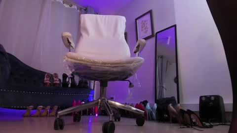 Snapshot of ashley_leon_ chatting on February 14, 2025, 5:03 pm ashley_leon_ online show from February 14, 2025, 5:03 pm