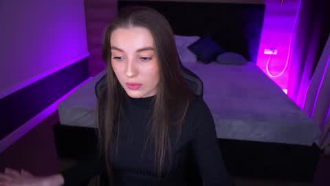 ashleybaee online show from December 4, 2025, 1:42 pm