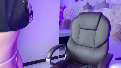 Ashley  online show from November 21, 2025, 3:54 pm