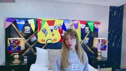 Snapshot of ashleyroberh chatting on June 25, 2026, 8:35 pm AshleyRoberh online show from June 25, 2026, 8:35 pm