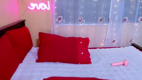 Snapshot of ashleyxxxversahuge chatting on May 8, 2026, 5:18 pm AshleyNicole online show from May 8, 2026, 5:18 pm