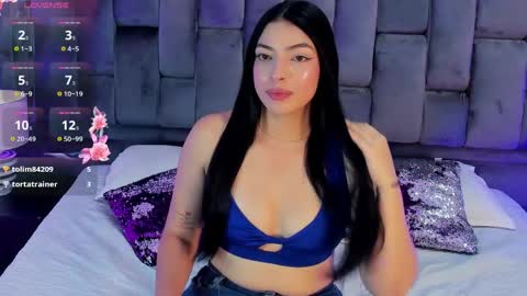 Snapshot of ashly_bloom chatting on April 18, 2026, 3:32 am Ashly online show from April 18, 2026, 3:32 am